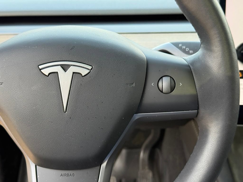 Used 2022 Tesla Model Y Long Range AWD/4WD image 16