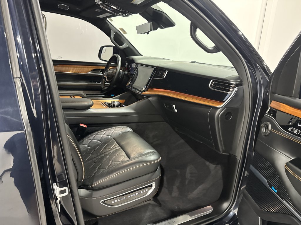 Used 2022 Jeep Grand Wagoneer Series III AWD/4WD image 23