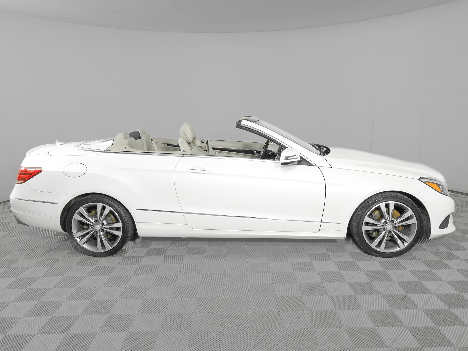Used 2014 Mercedes-Benz E 350 Cabriolet image 4