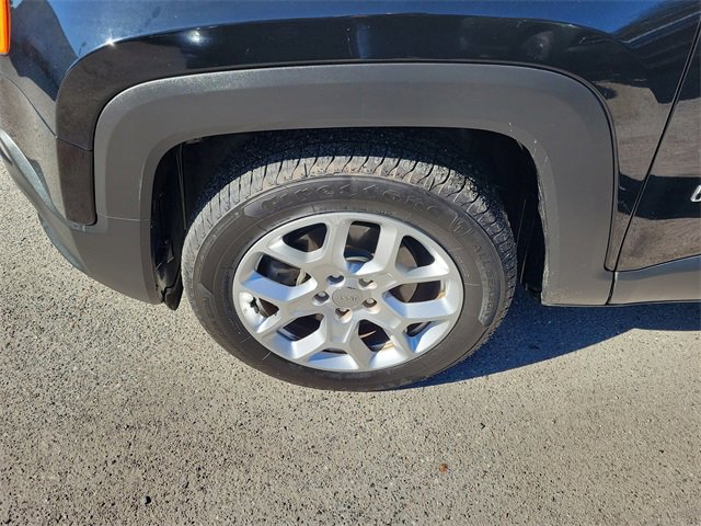 Used 2017 Jeep Renegade Latitude image 5