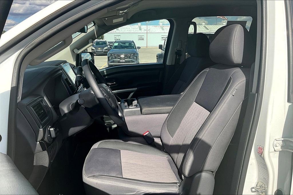 Used 2023 Nissan Titan SV image 31