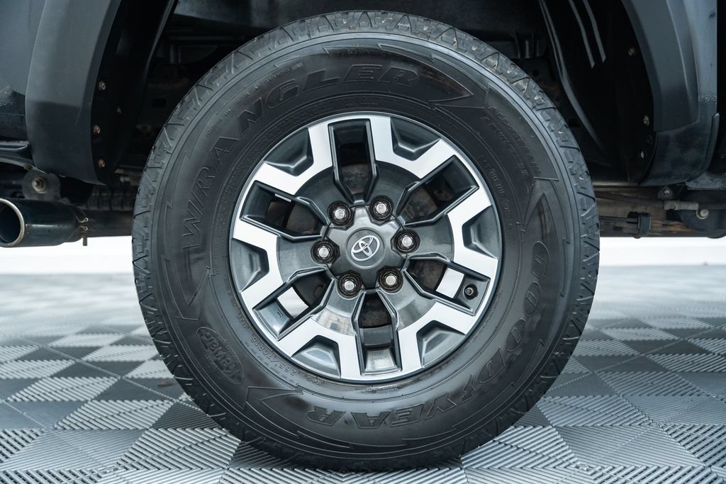 Used 2020 Toyota Tacoma TRD Off-Road w/ Technology Package AWD/4WD image 20