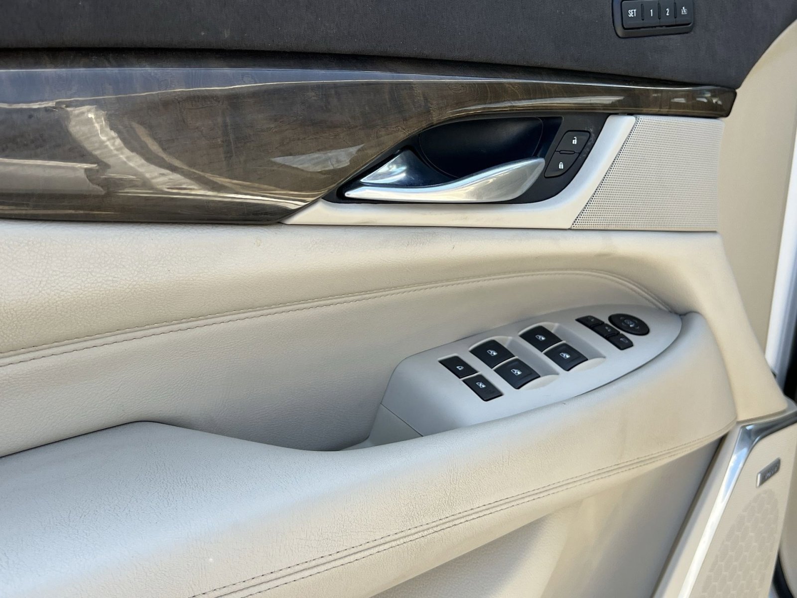 Used 2018 Cadillac Escalade Premium Luxury RWD image 23
