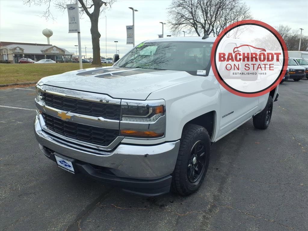 Used 2018 Chevrolet Silverado 1500 LT w/ Trailering Package image 3