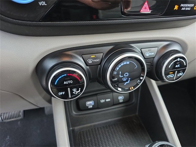 Used 2023 Hyundai Venue SEL image 17
