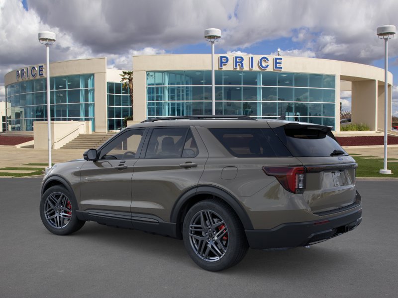 Used 2026 Ford Explorer ST-Line w/ ST-Line Street Pack AWD/4WD image 4