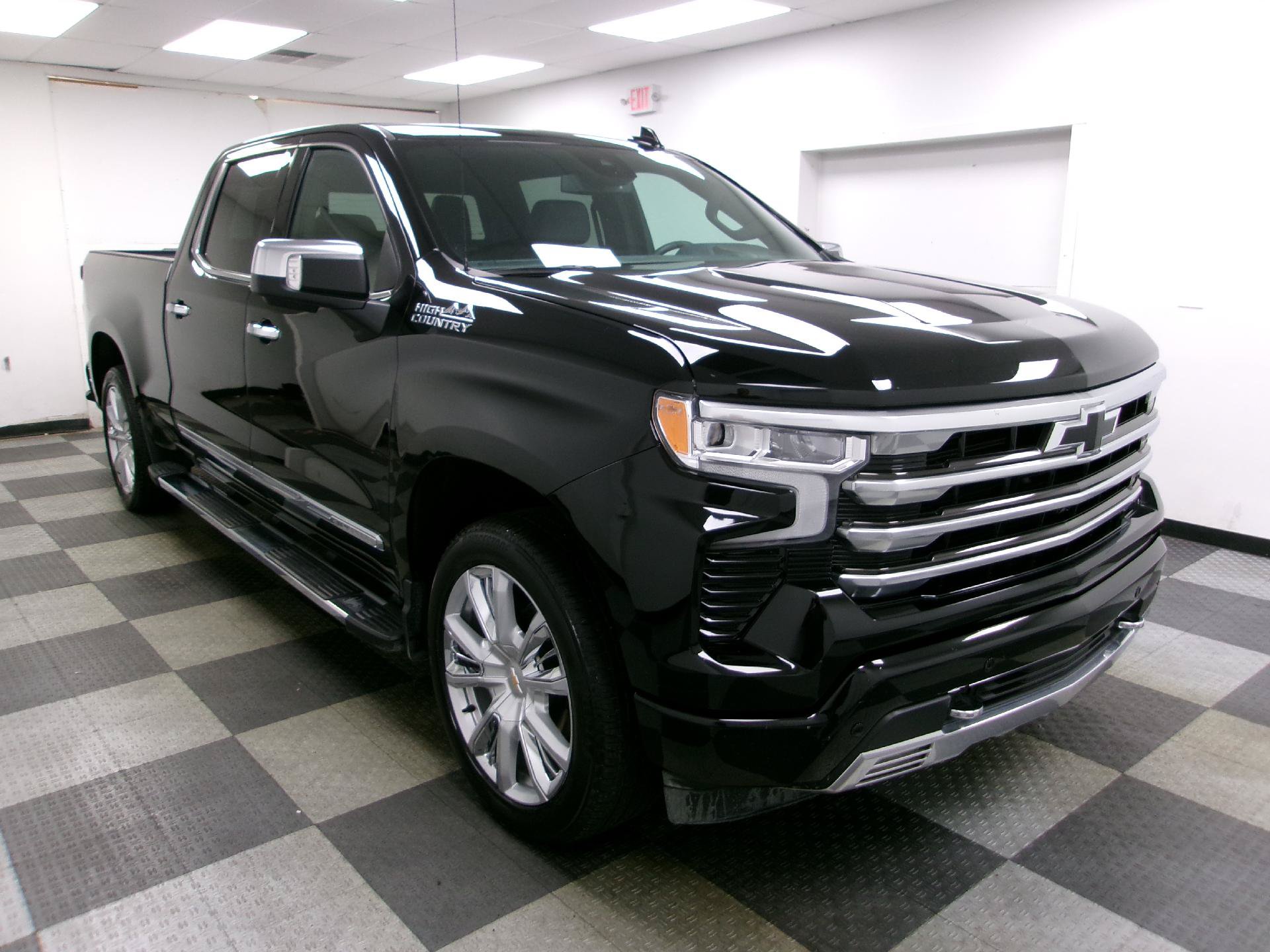 Used 2023 Chevrolet Silverado 1500 High Country AWD/4WD image 14