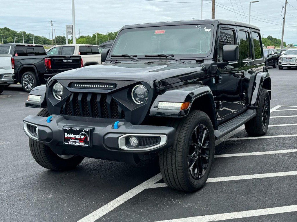 Used 2023 Jeep Wrangler Unlimited Sahara AWD/4WD image 11