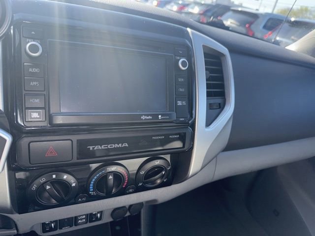 Used 2015 Toyota Tacoma 4x4 Double Cab w/ Limited Package image 18