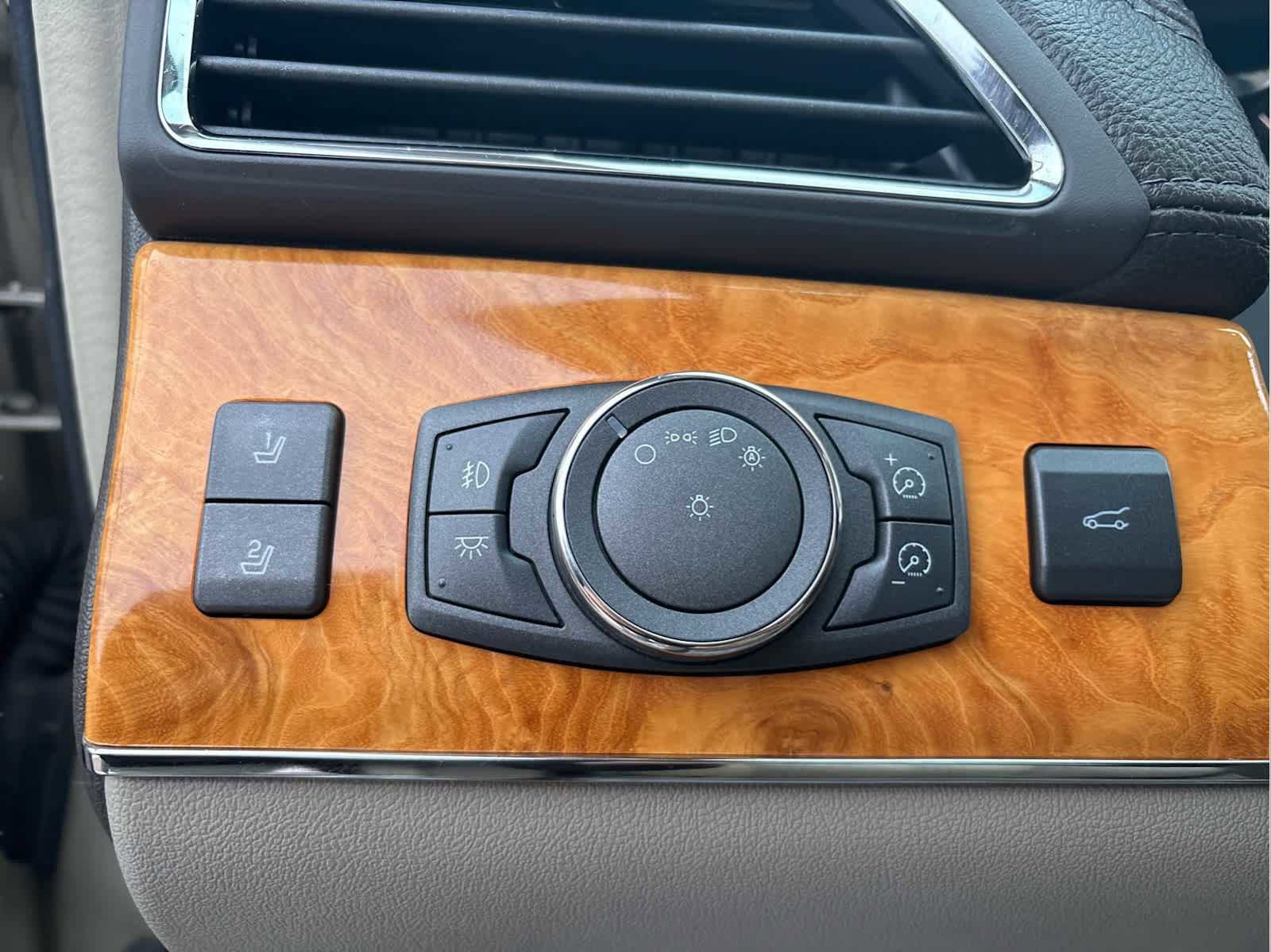 Used 2011 Lincoln MKX AWD w/ 101A Rapid Spec Order Code image 17