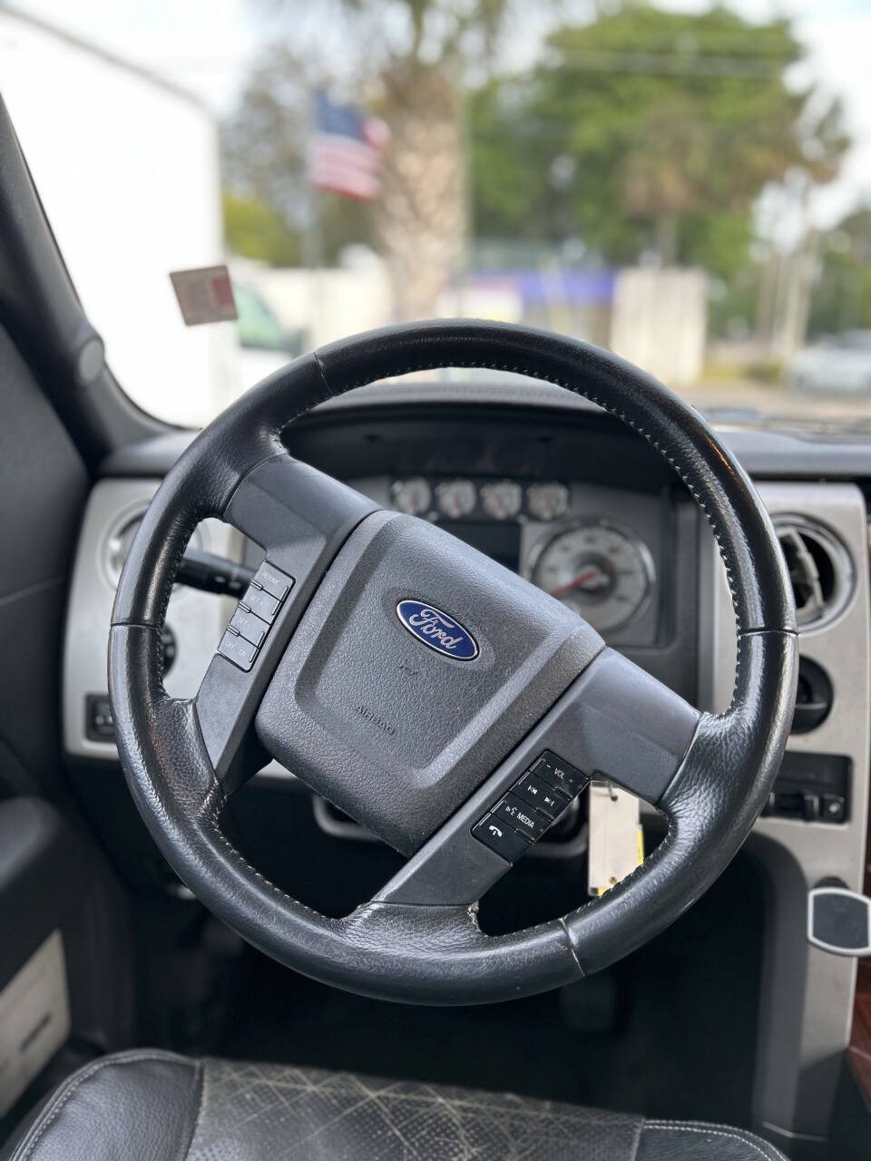 Used 2010 Ford F150 Lariat RWD image 15