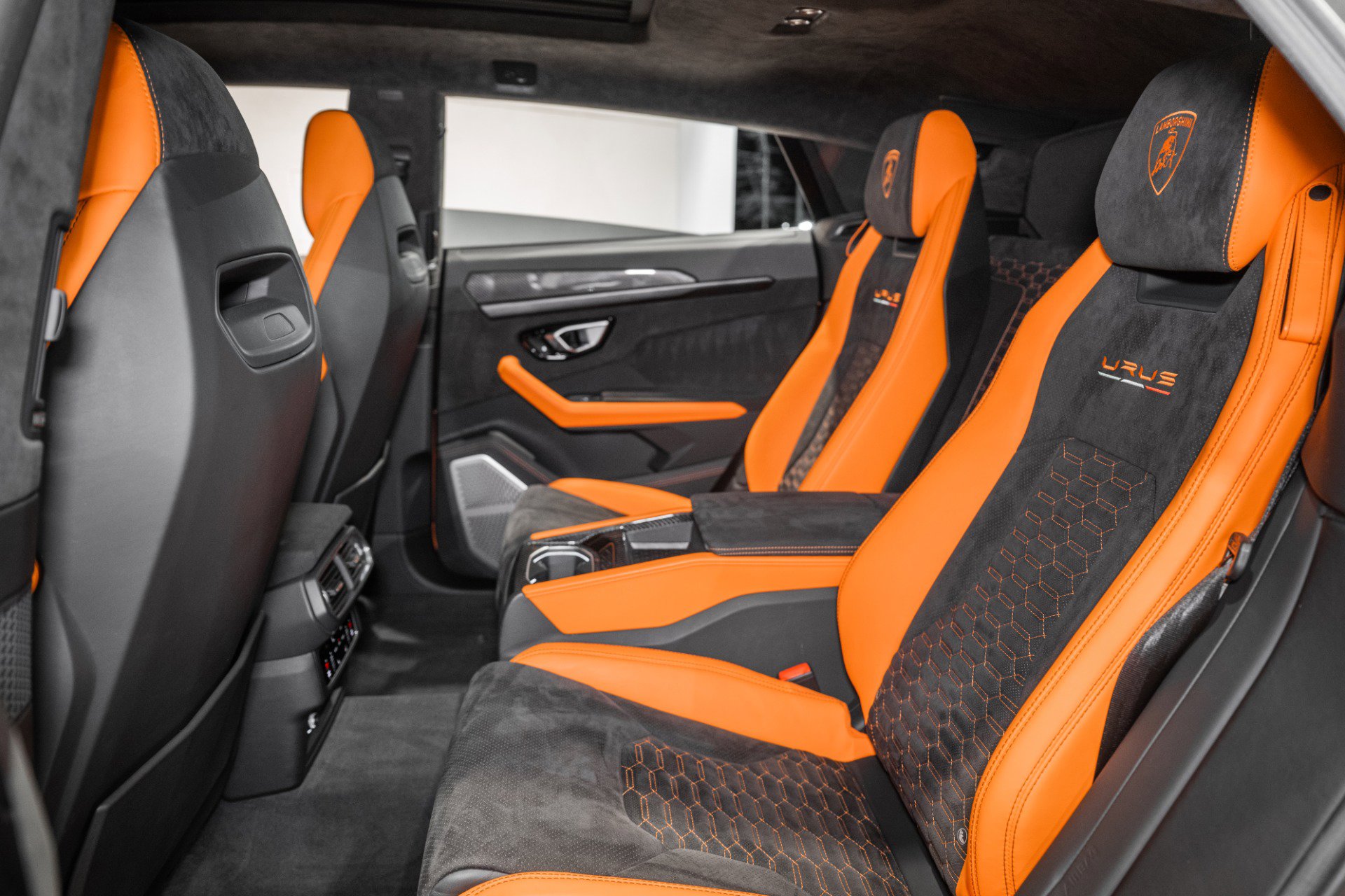 Used 2022 Lamborghini Urus image 19