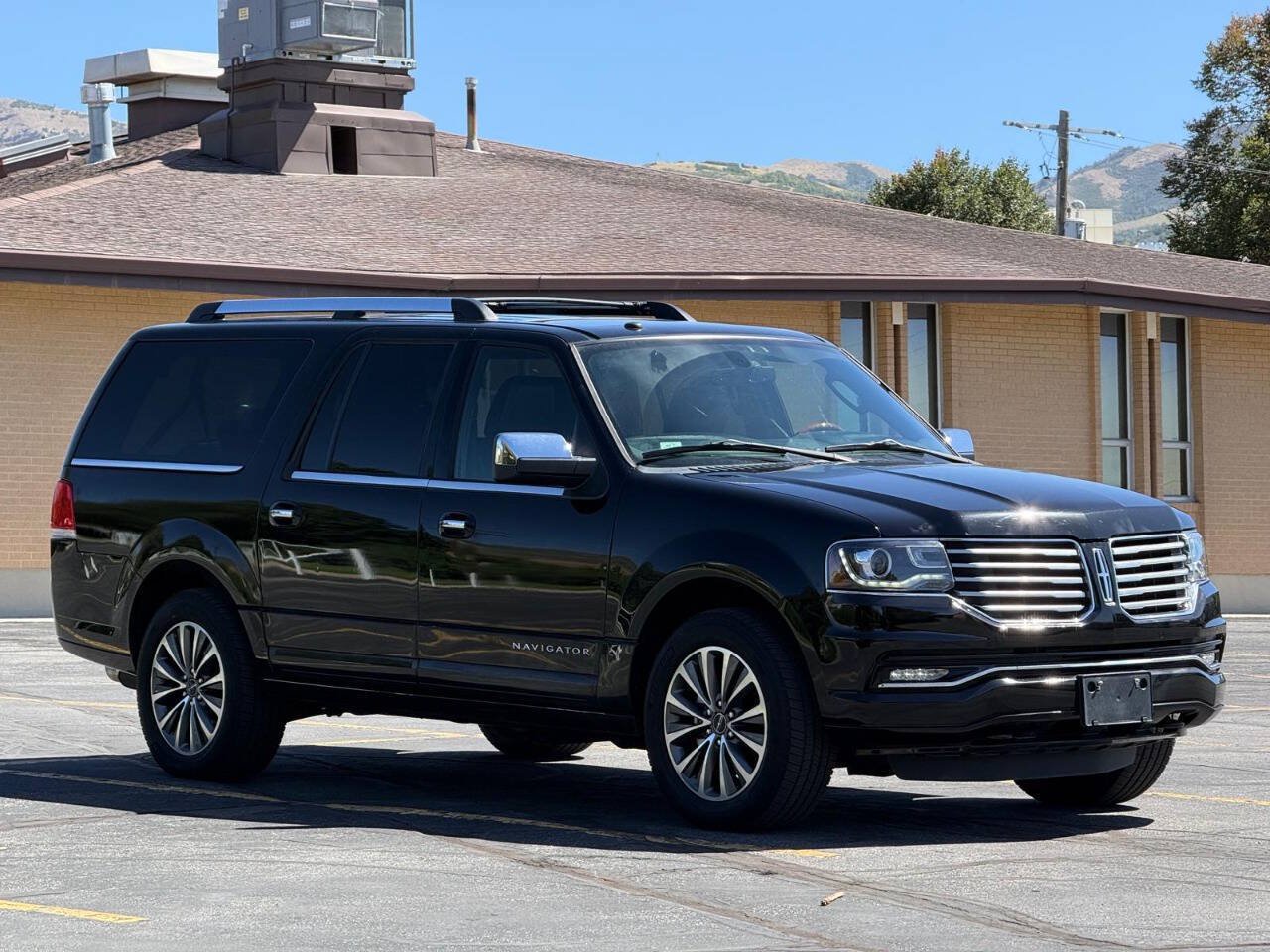 Used 2017 Lincoln Navigator L Select AWD/4WD image 7