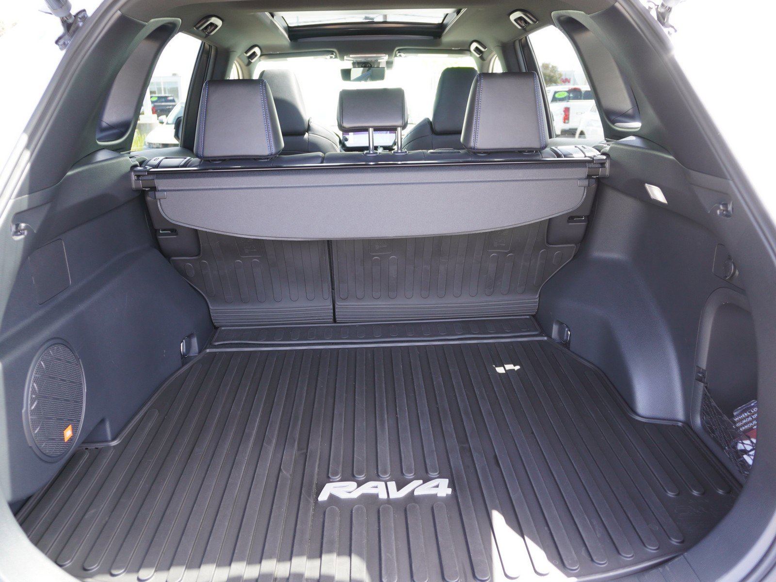 Used 2023 Toyota RAV4 XSE AWD/4WD image 12