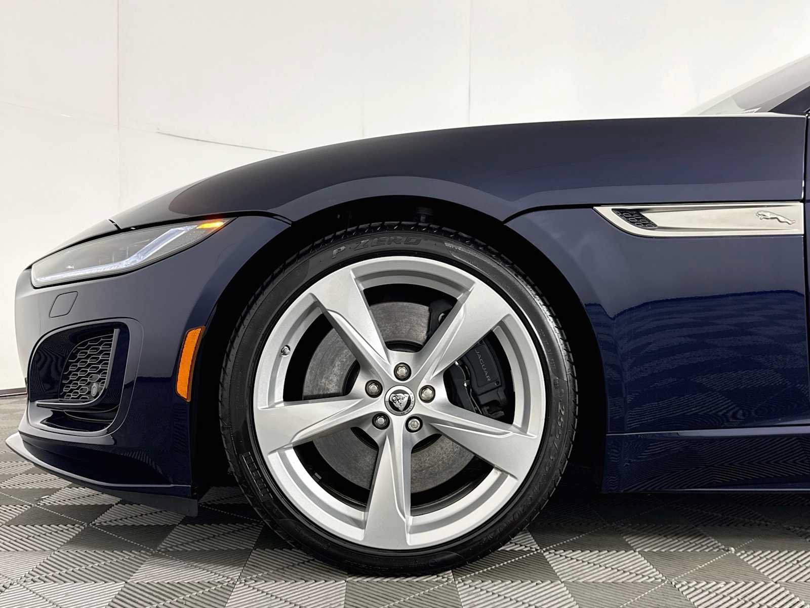 Used 2024 Jaguar F-TYPE R-Dynamic RWD image 25