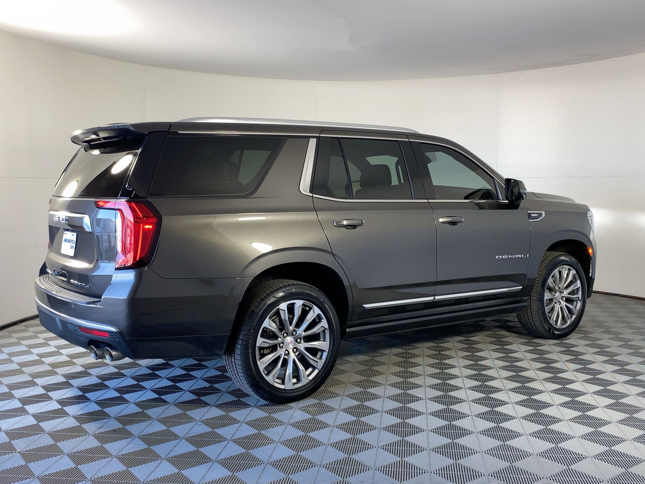 Used 2021 GMC Yukon Denali w/ Denali Premium Package image 7