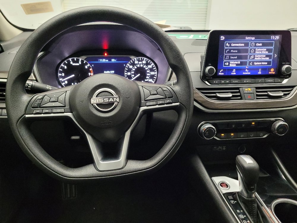 Used 2024 Nissan Altima 2.5 SV image 22