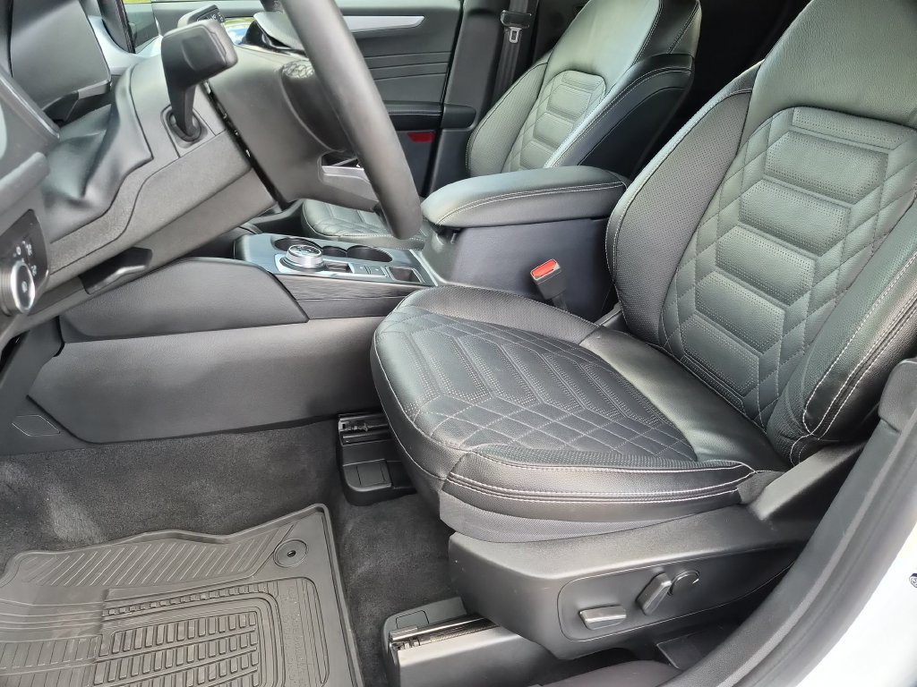 Certified 2023 Ford Escape Platinum w/ Premium Technology Package AWD/4WD image 23