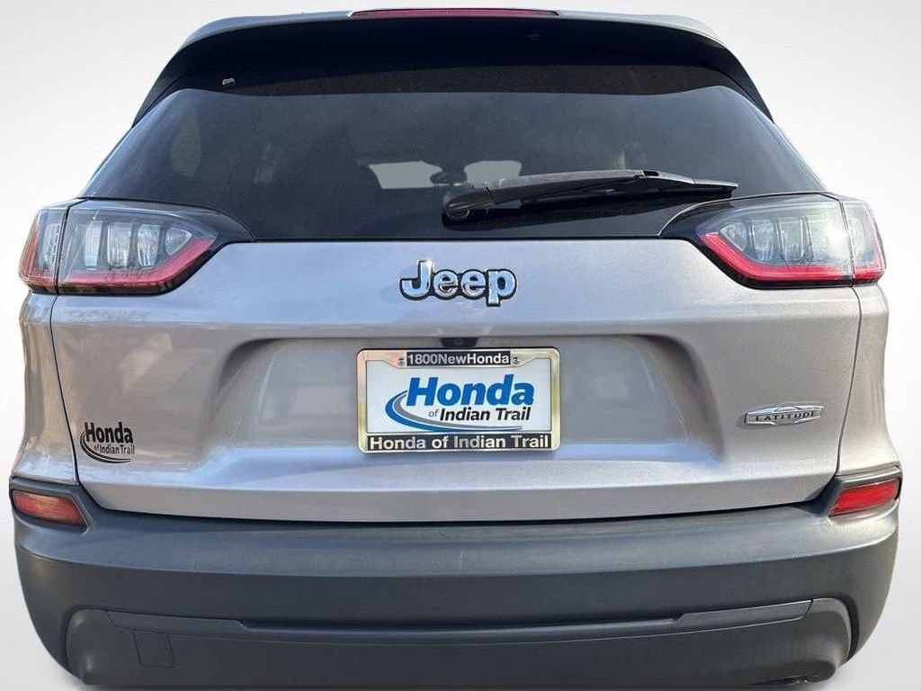 Used 2019 Jeep Cherokee Latitude w/ Popular Appearance Group image 9