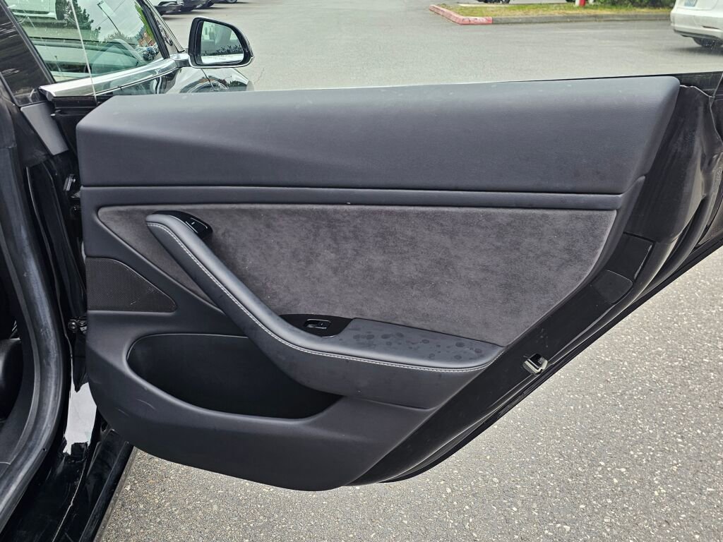 Used 2018 Tesla Model 3 Long Range RWD image 15