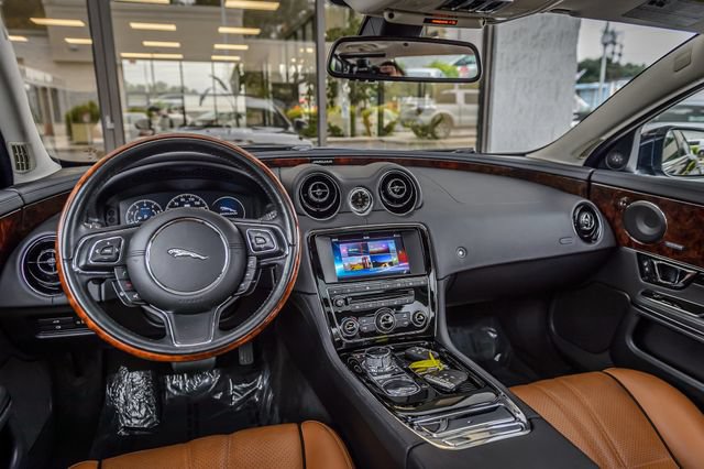 Used 2016 Jaguar XJ R-Sport AWD/4WD image 25