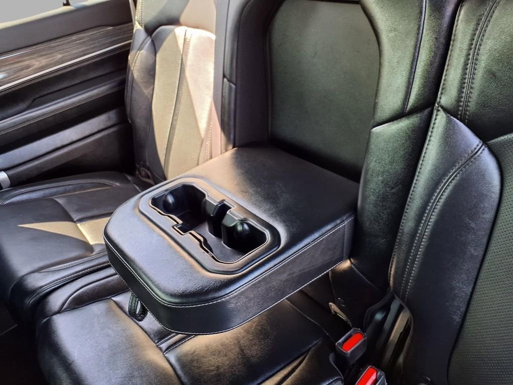 Used 2024 Jeep Wagoneer L Series II w/ Flexible Seating Group AWD/4WD image 25