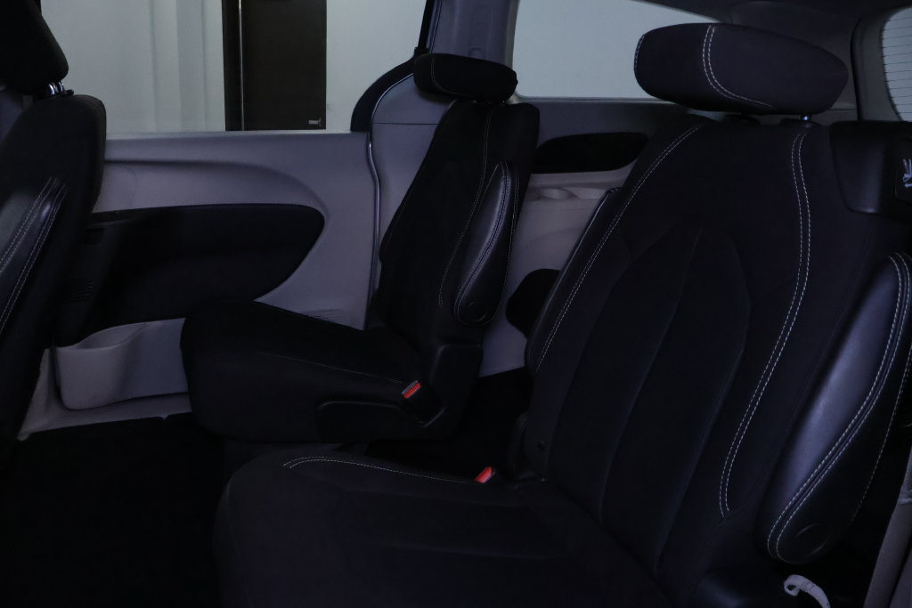 Used 2023 Chrysler Voyager LX FWD image 14