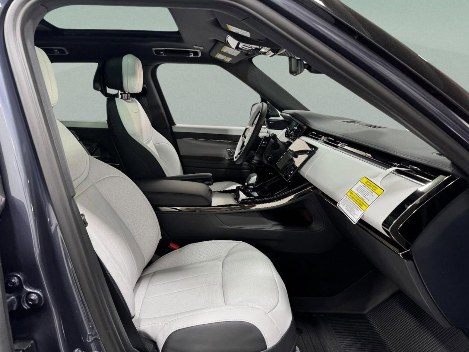 New 2026 Land Rover Range Rover Sport Dynamic SE image 18