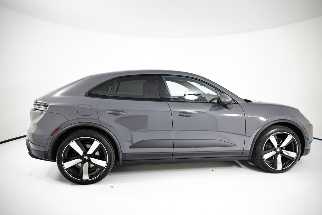 New 2026 Porsche Macan 4 Electric image 8