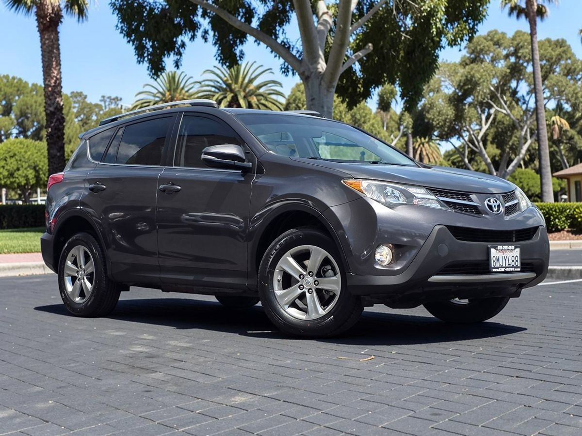 Used 2015 Toyota RAV4 XLE FWD image 2