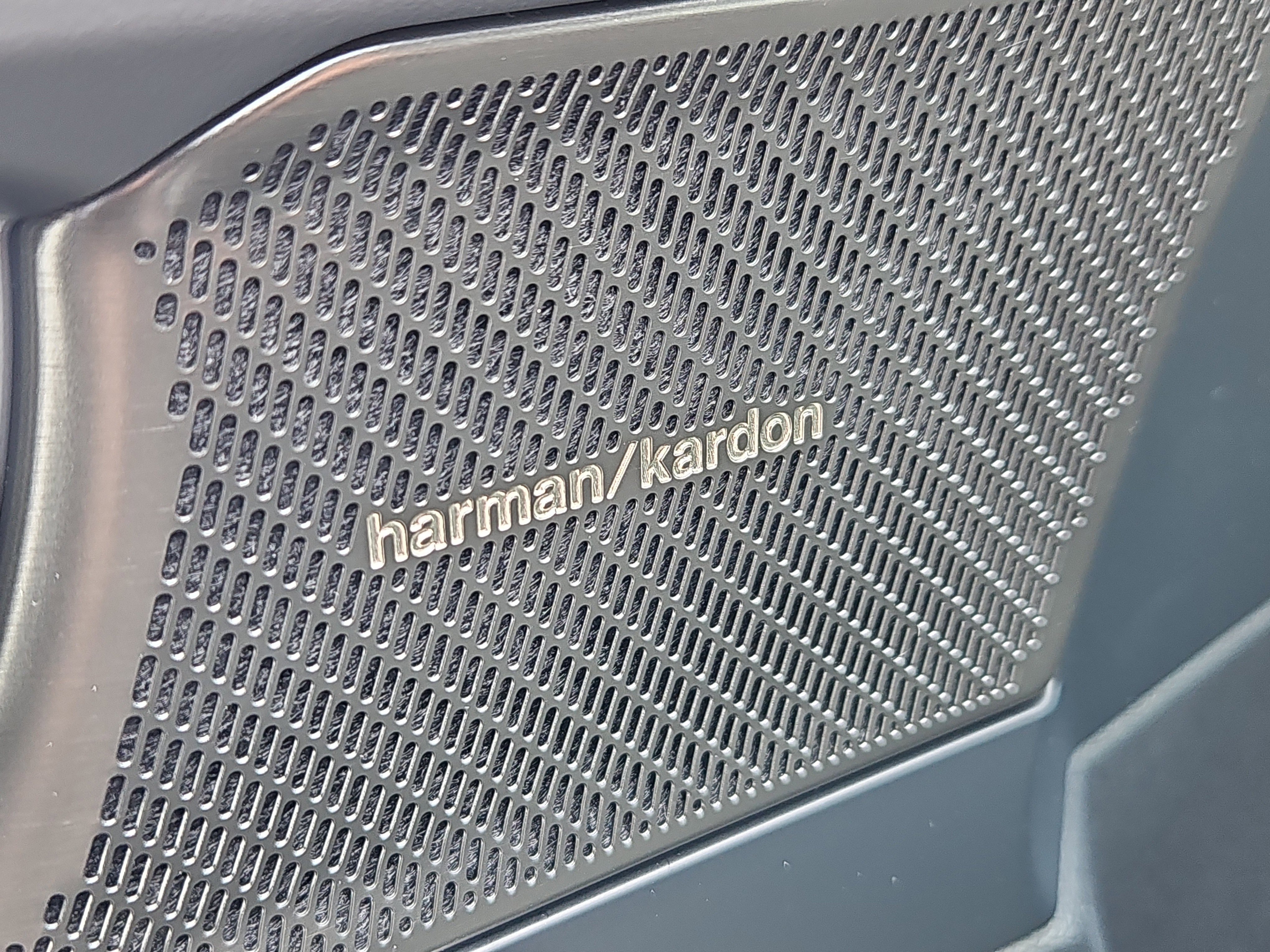 New 2026 Volvo XC40 B5 Ultra w/ Protection Package Premier image 9