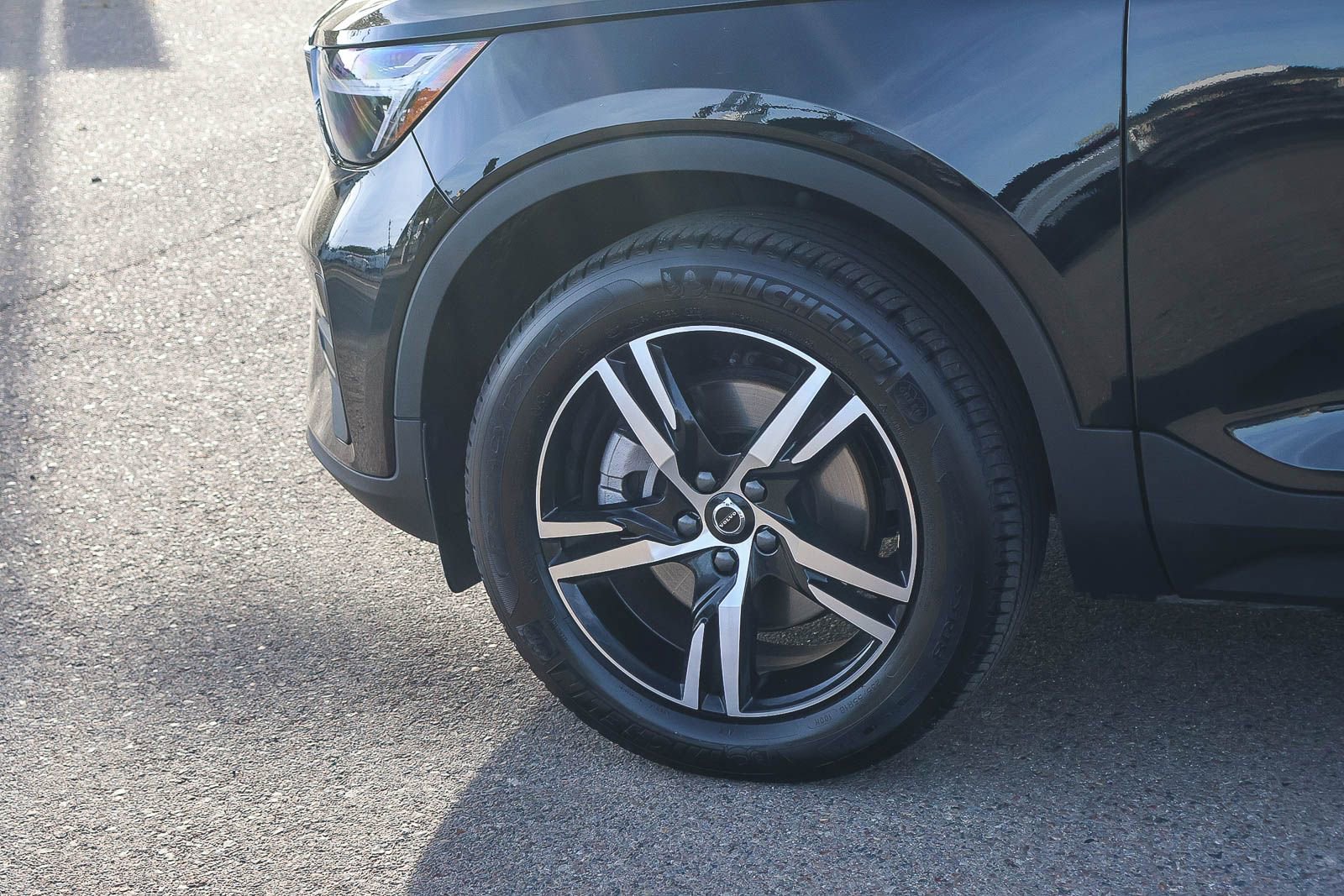 Used 2025 Volvo XC40 B5 Core image 10