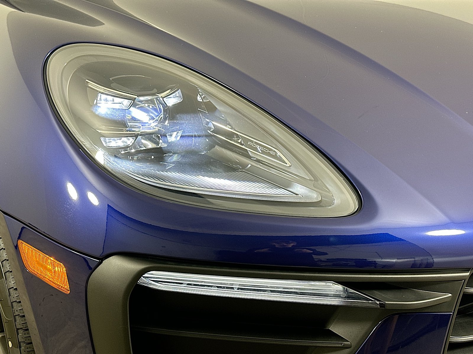 New 2026 Porsche Macan AWD/4WD image 9