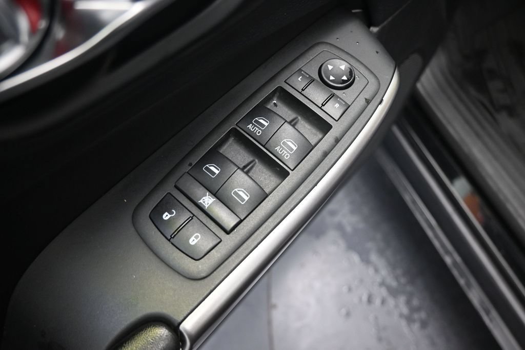 Used 2022 Jeep Cherokee Limited AWD/4WD image 21