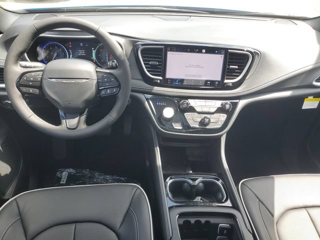 New 2027 Chrysler Pacifica Limited AWD/4WD image 13