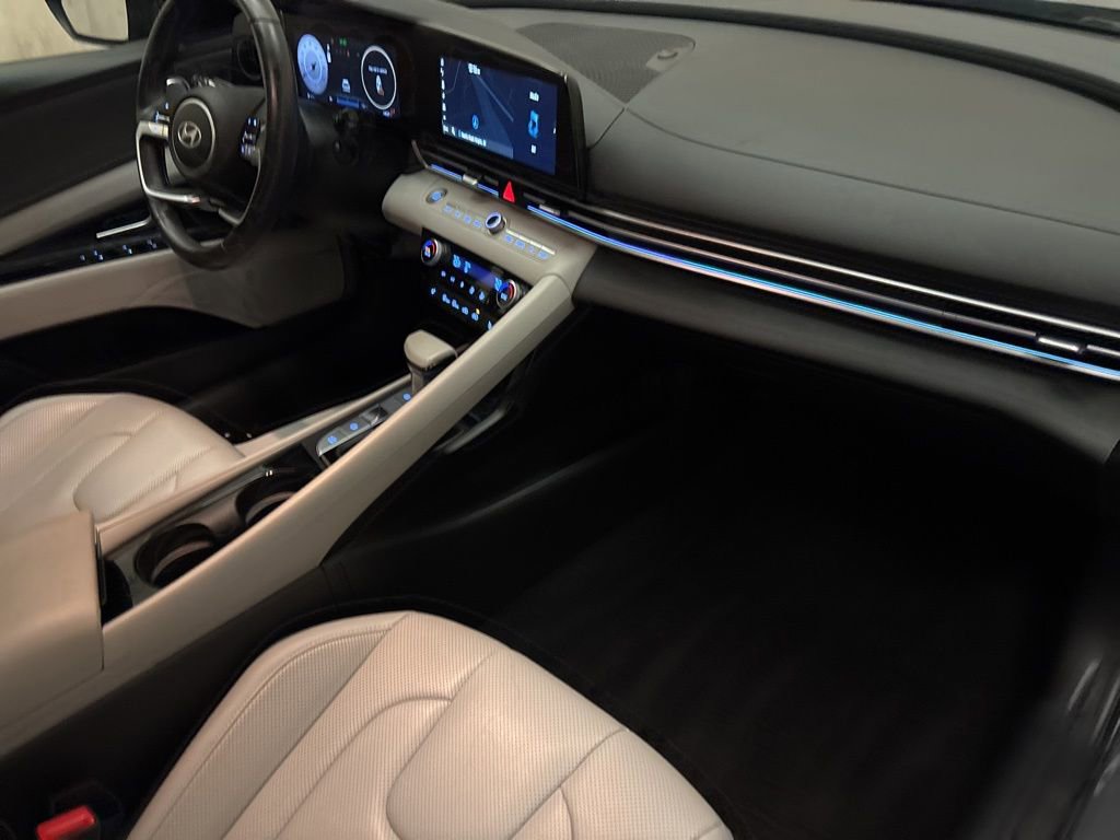 Used 2025 Hyundai Elantra Limited image 25