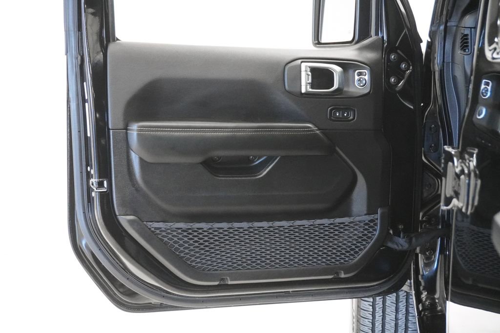 Certified 2025 Jeep Wrangler Unlimited Sahara w/ Safety Group image 17