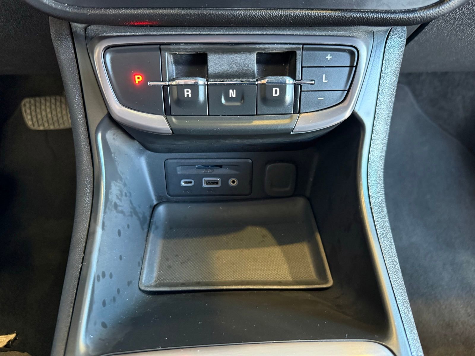 Used 2024 GMC Terrain AT4 image 25