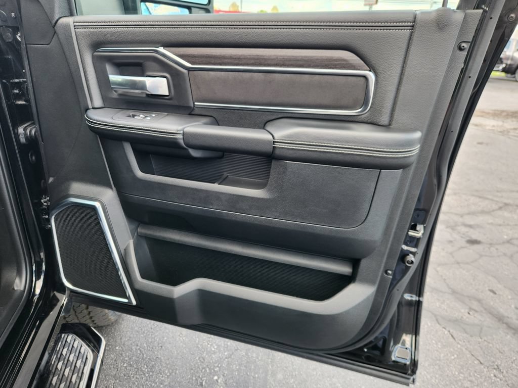 New 2026 RAM 2500 Laramie AWD/4WD image 13