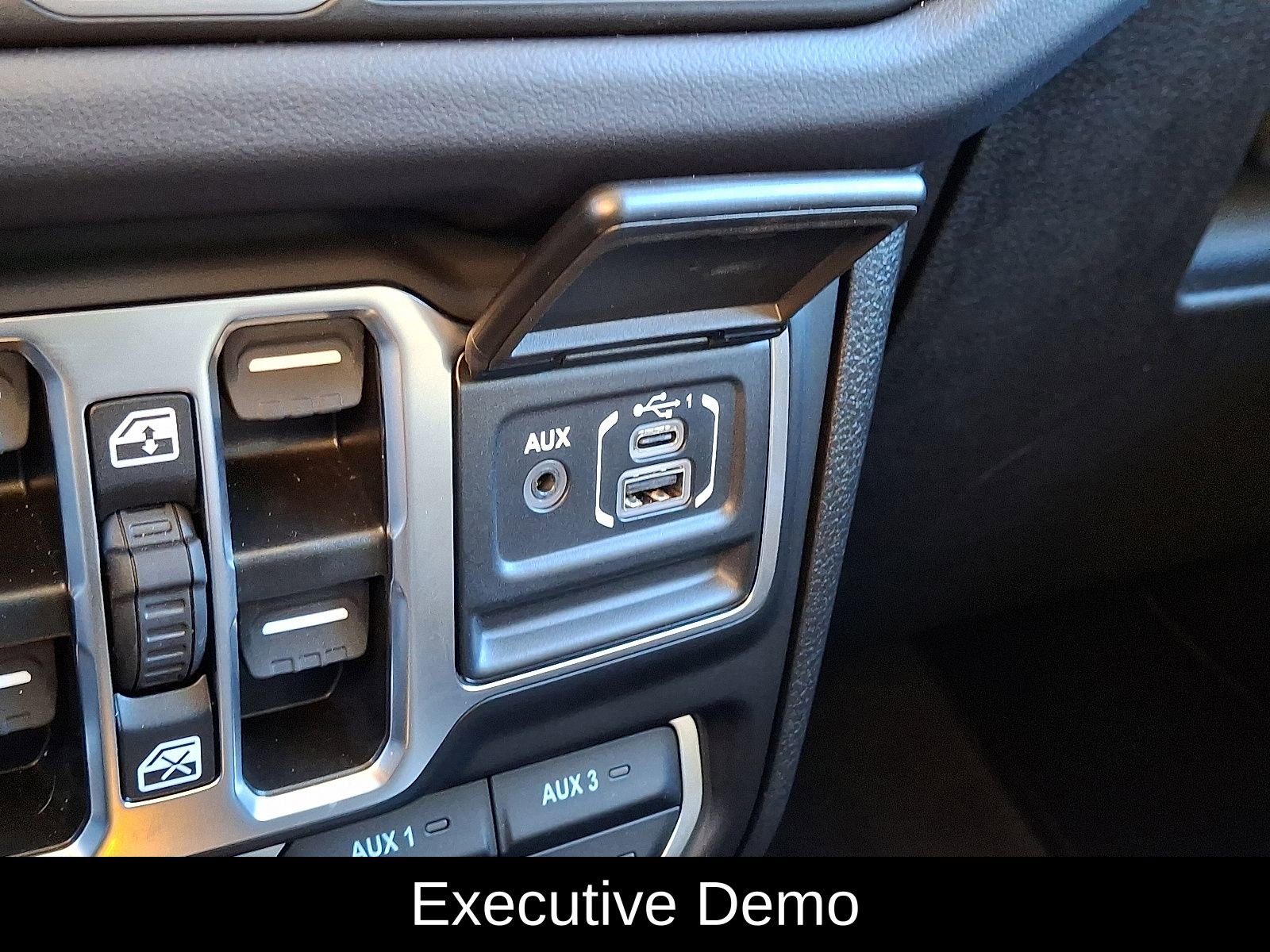 New 2025 Jeep Gladiator Mojave w/ Safety Group AWD/4WD image 24