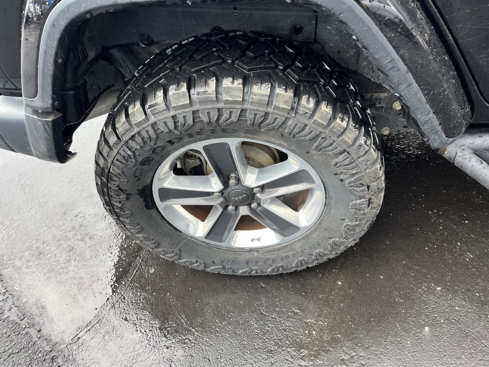 Used 2019 Jeep Wrangler Unlimited Sahara w/ Safety Group image 34