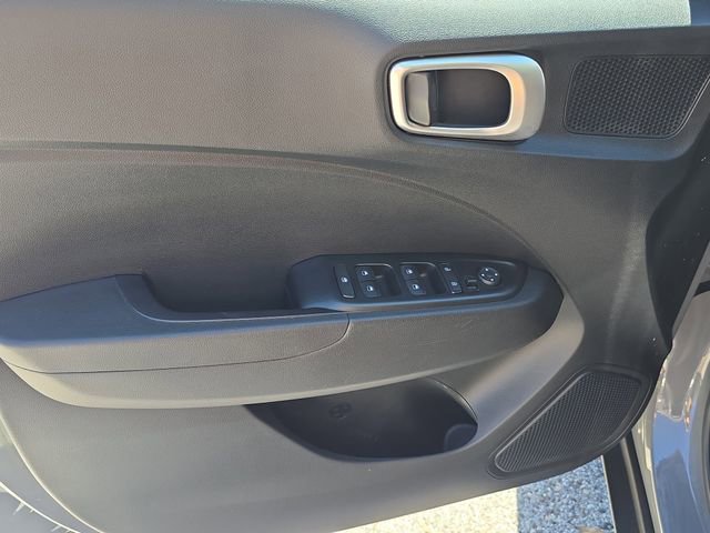 Used 2023 Hyundai Venue SE image 17