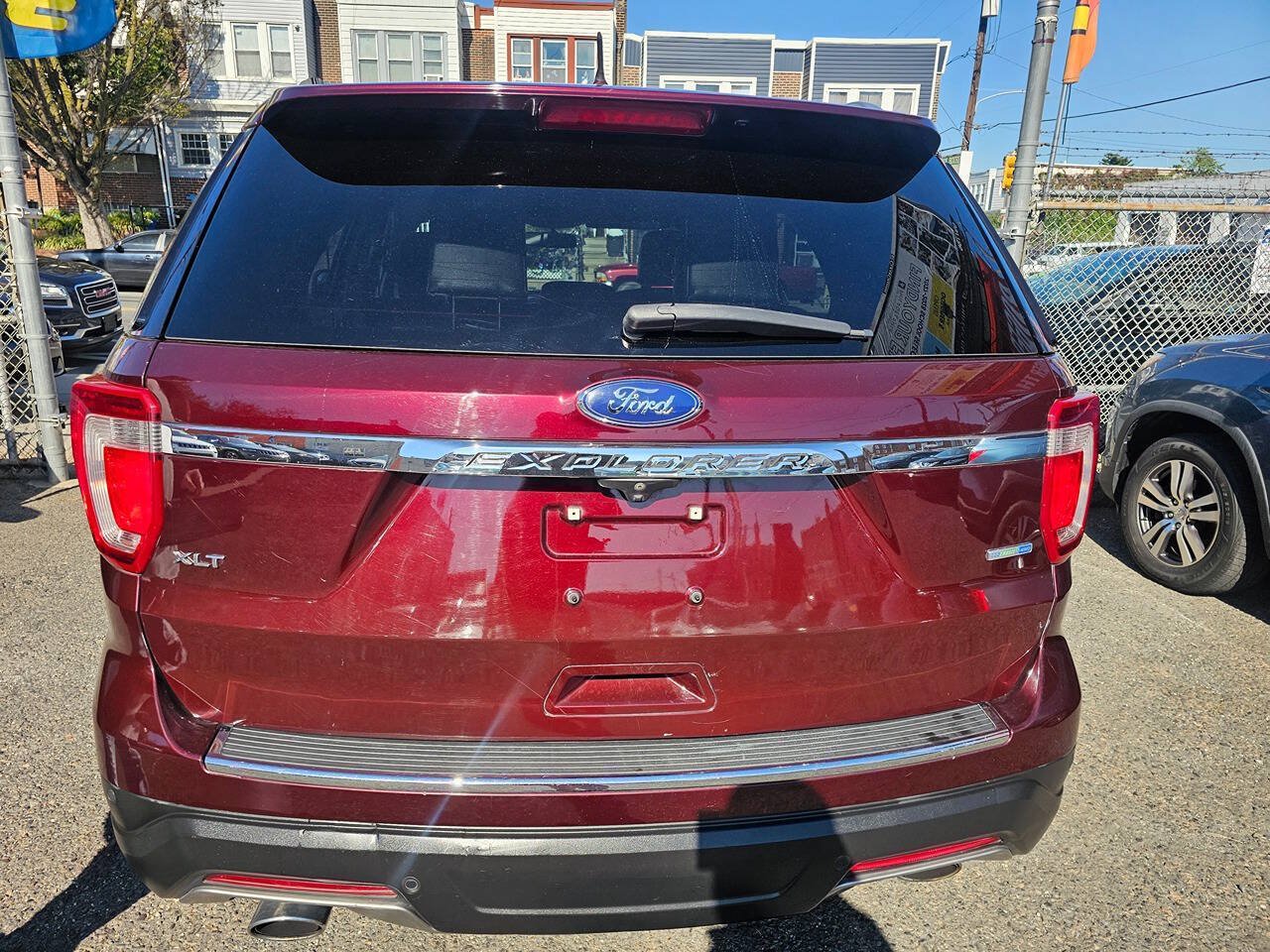 Used 2018 Ford Explorer XLT w/ Equipment Group 201A AWD/4WD image 8
