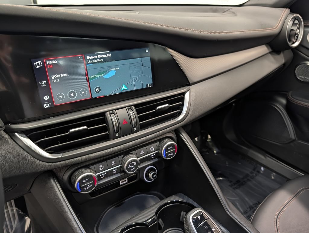 Used 2025 Alfa Romeo Giulia AWD w/ Driving Assist Package image 12
