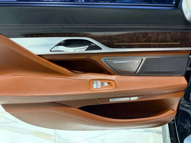 Used 2018 BMW 750i xDrive image 25