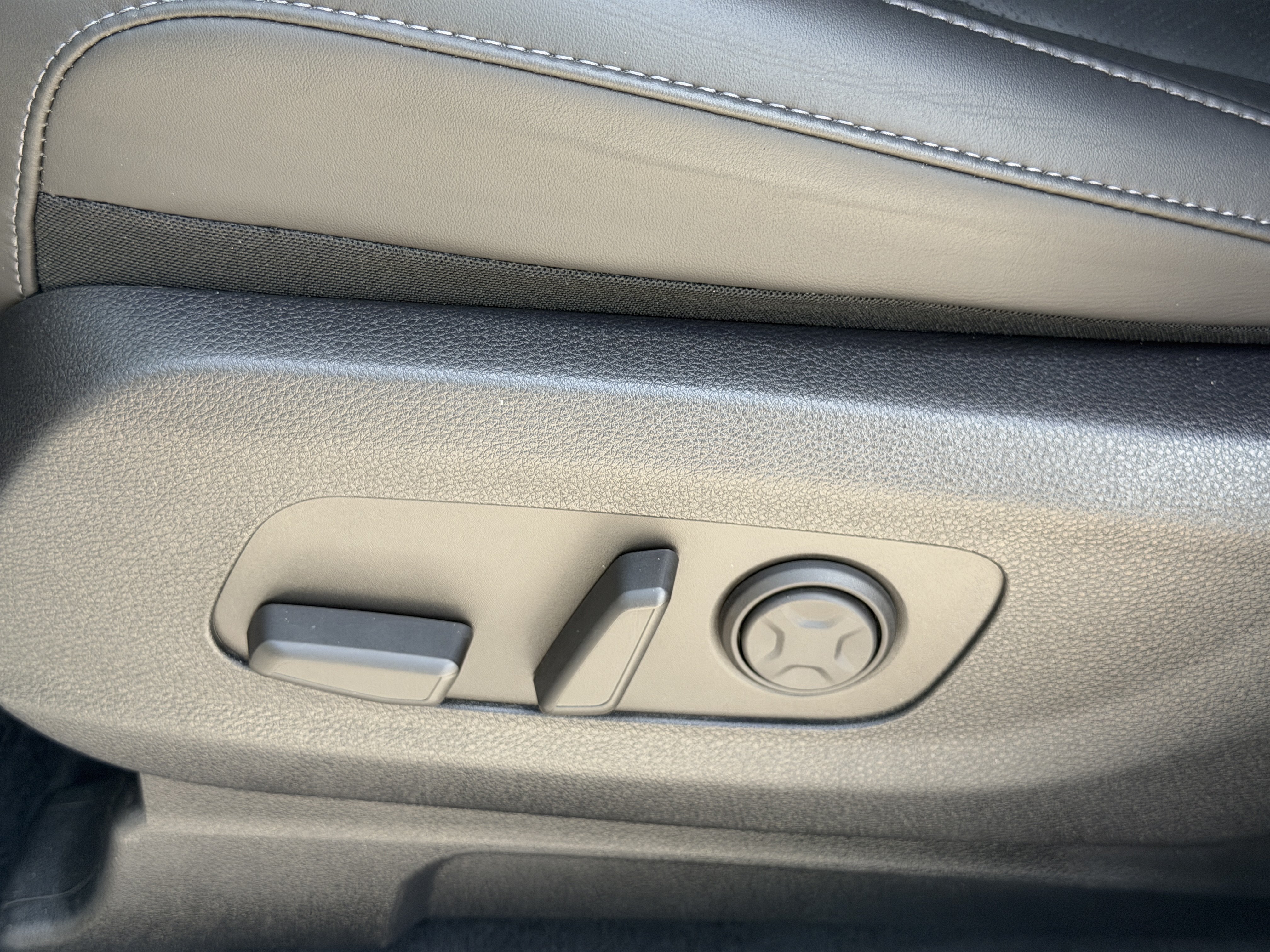 Certified 2025 Kia Carnival EX FWD image 17