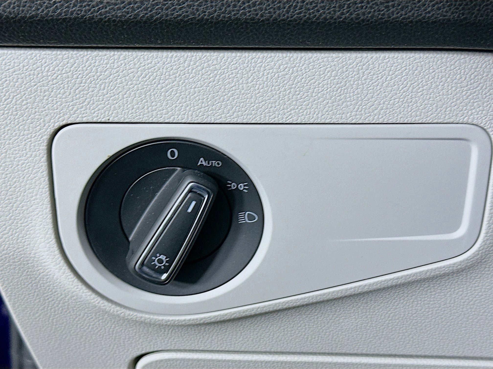 Used 2022 Volkswagen Tiguan SE image 16