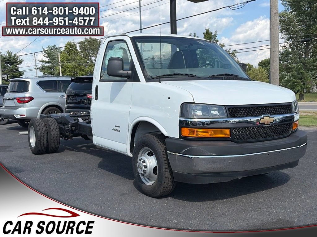 Used 2023 Chevrolet Express 4500 w/ Ambulance Package RWD image 3