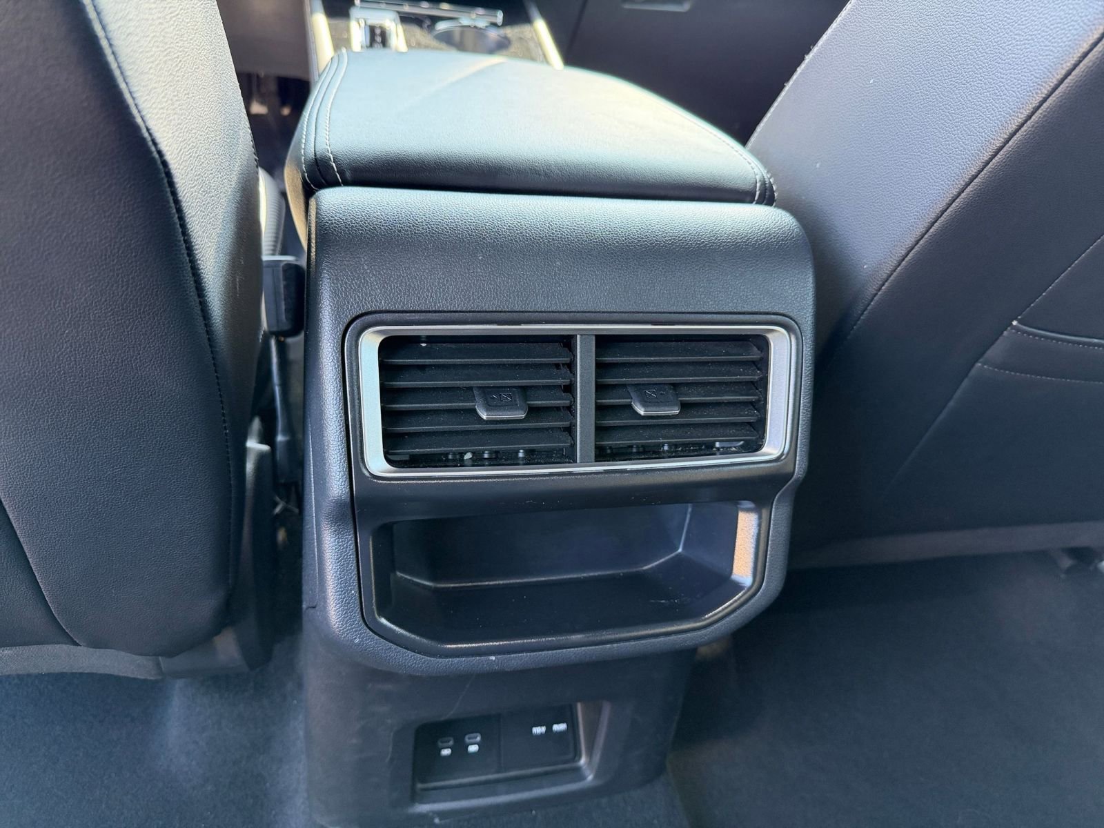 Used 2025 Volkswagen Atlas Cross Sport SE image 24