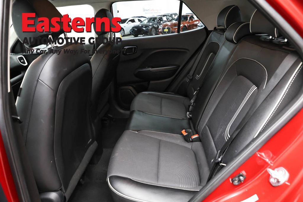 Used 2023 Hyundai Venue Limited FWD image 22